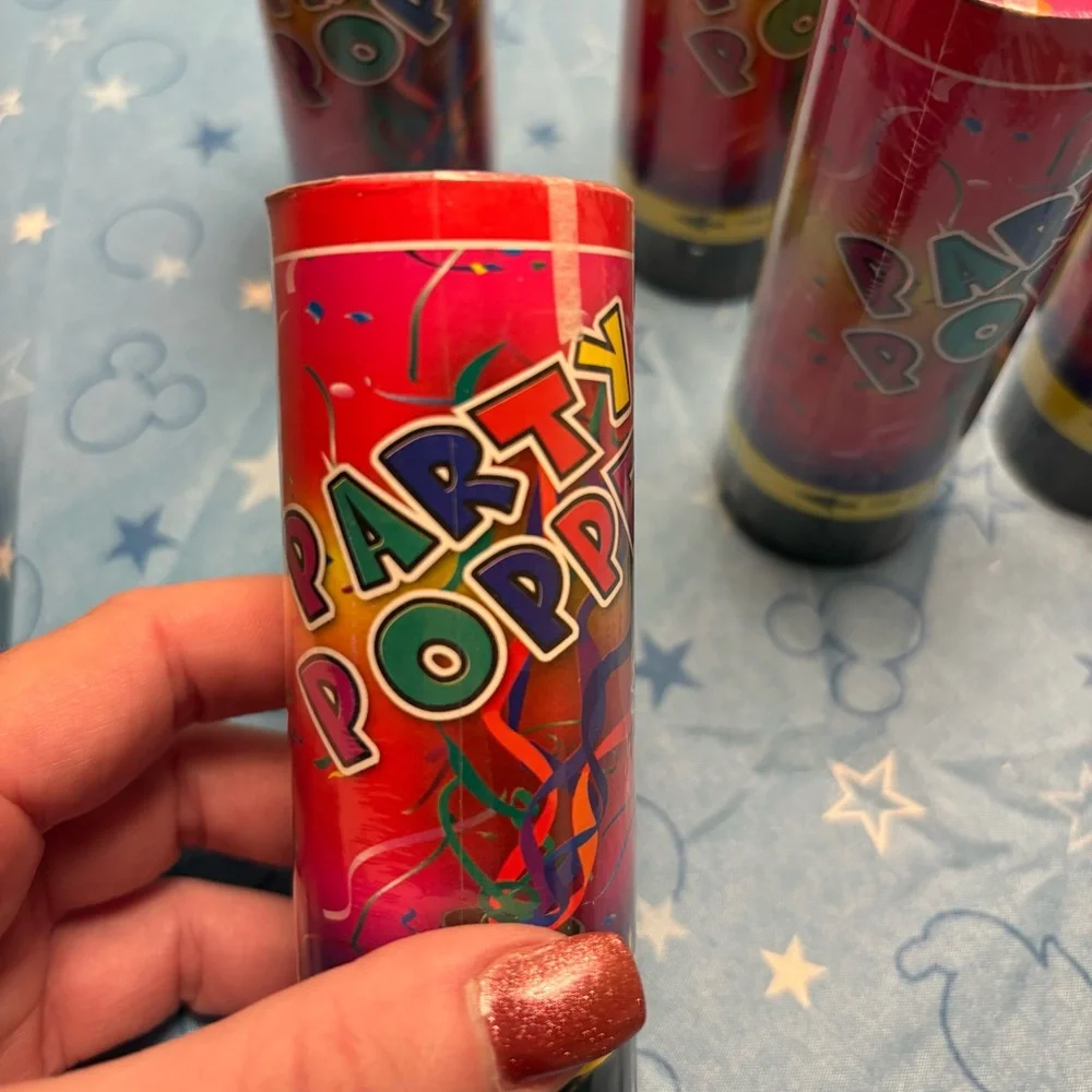 NWT Set of 7 Party Popper’s Confetti Cannons